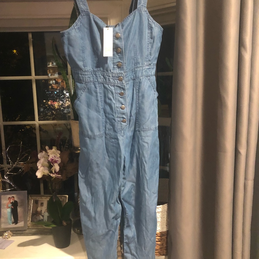 Chambray Jumpsuit Brand: BB Dakota Size 4